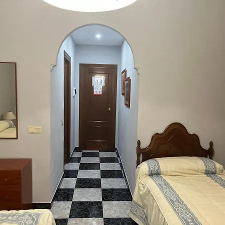 בית הארחה Plaza Damasco 5*